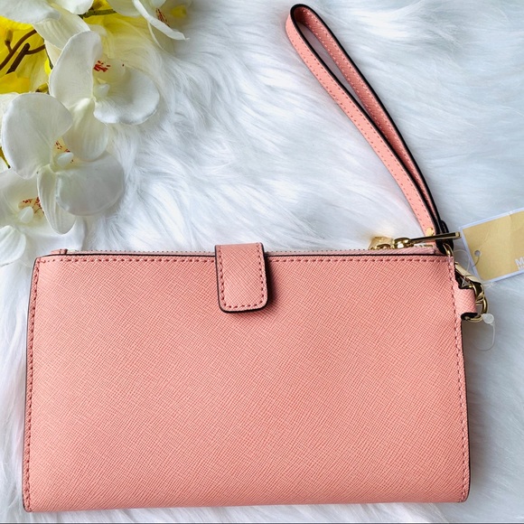 MICHAEL KORS  LARGE DOUBLE ZIP WRISTLET PALE PINK - Picture 3 of 6